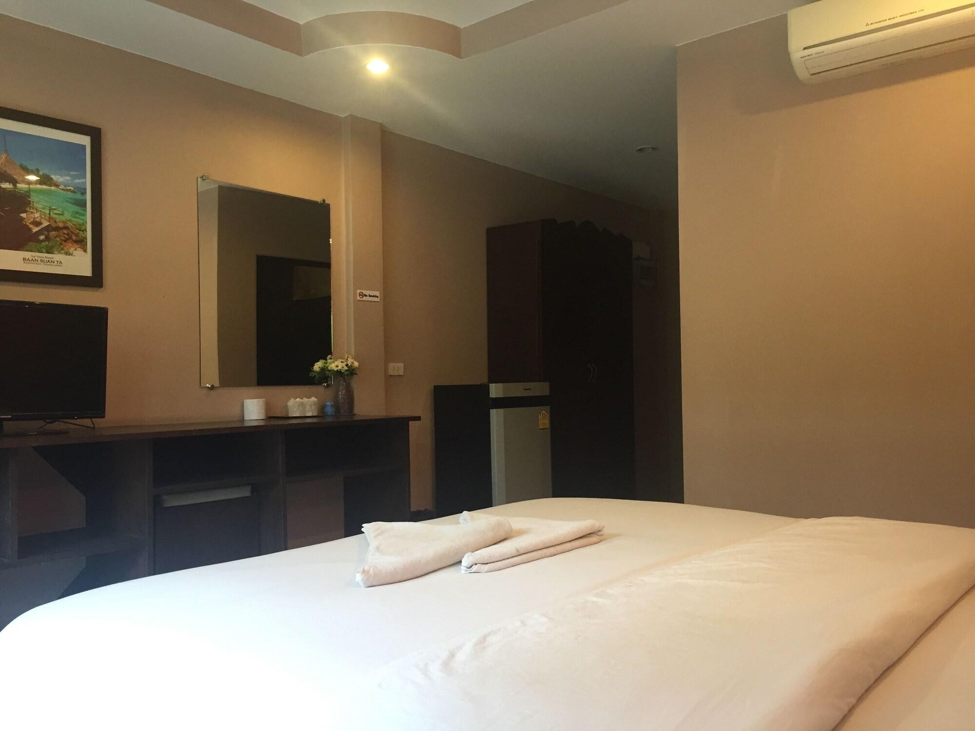 Baan Suan Ta Hotel Тау Экстерьер фото